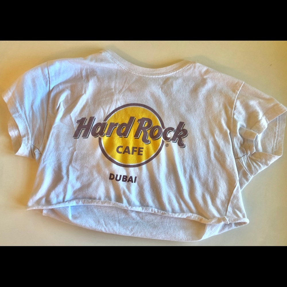 Cropped Hard Rock Cafe Dubai shirt!